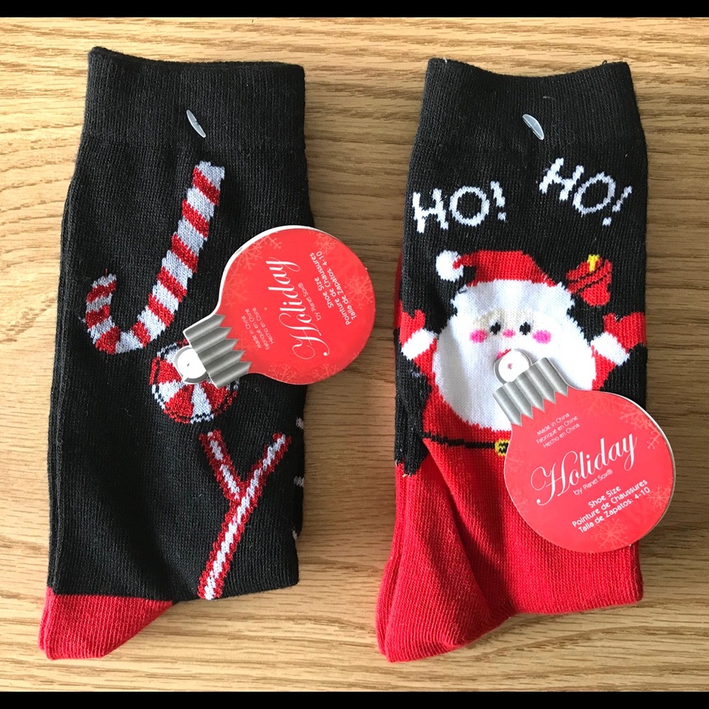 🎄2 Pairs Holiday Socks 🧦